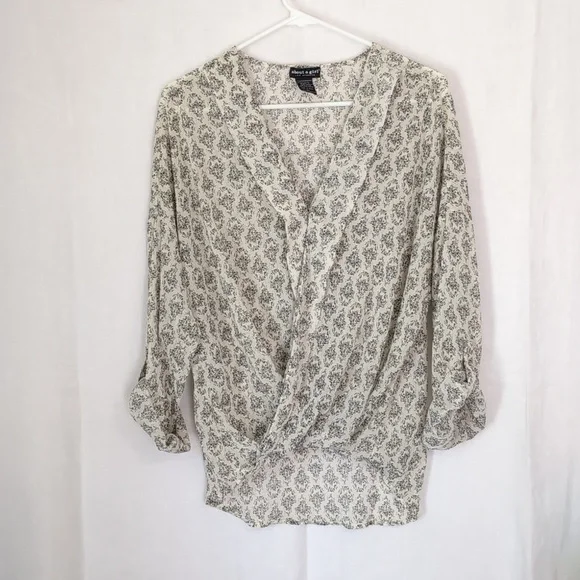 About a Girl Off-White Damask Print Wrap Style Chiffon Blouse Size Extra Large - Picture 1 of 5